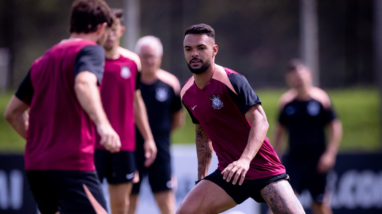 Raniele Brilha e Coloca o Corinthians à Frente Contra o Santa Fé