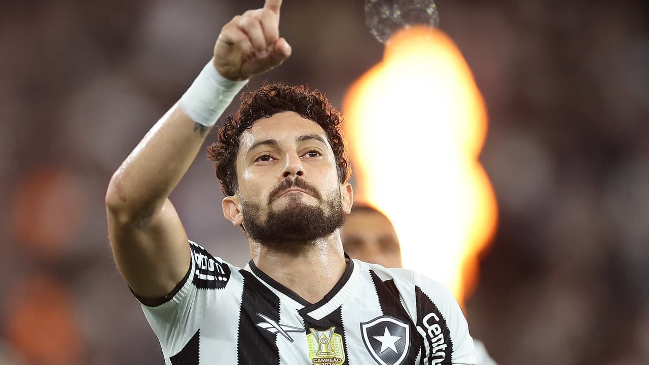 Torcedores do Botafogo se declaram após gol nos acréscimos: 'Ídolo'