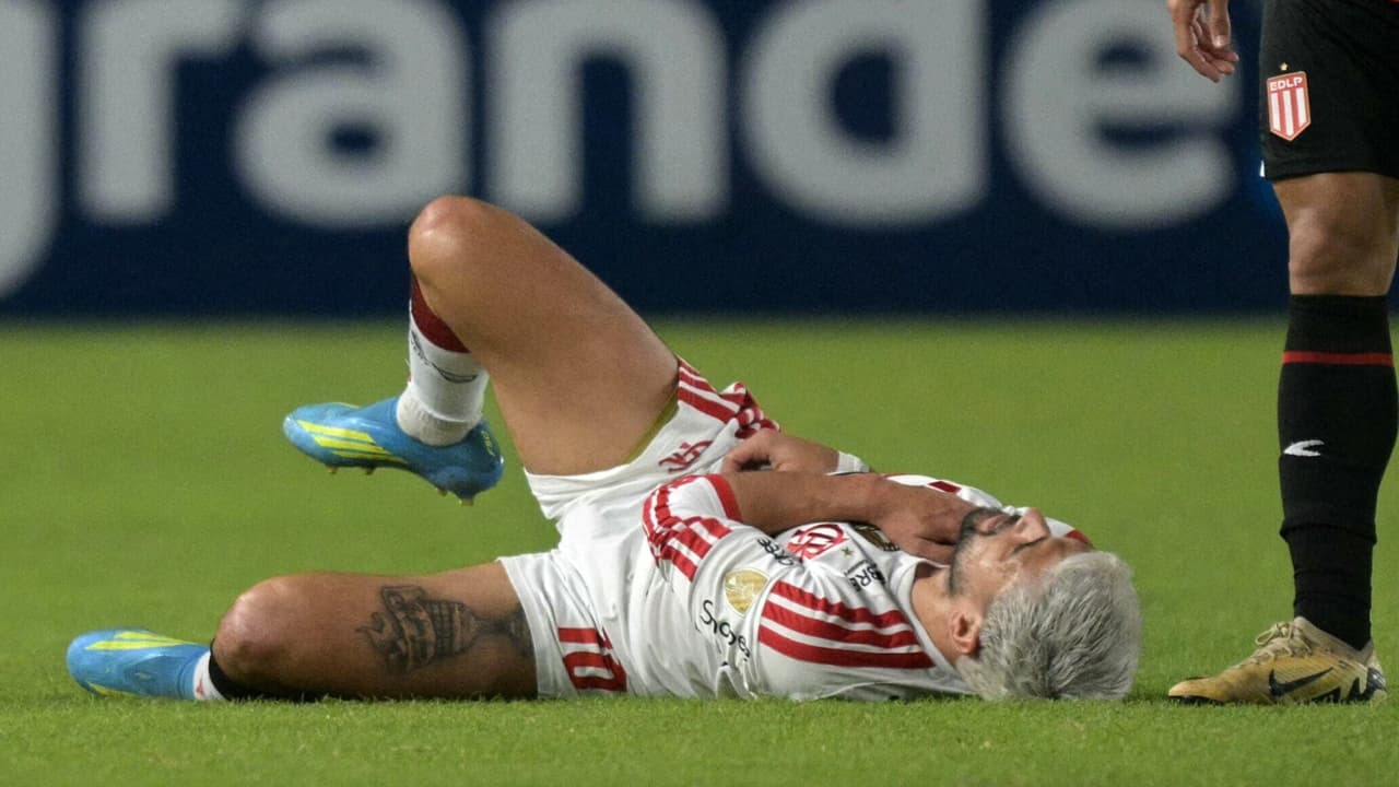 Arrascaeta se prepara para cirurgia após fratura na clavícula direita