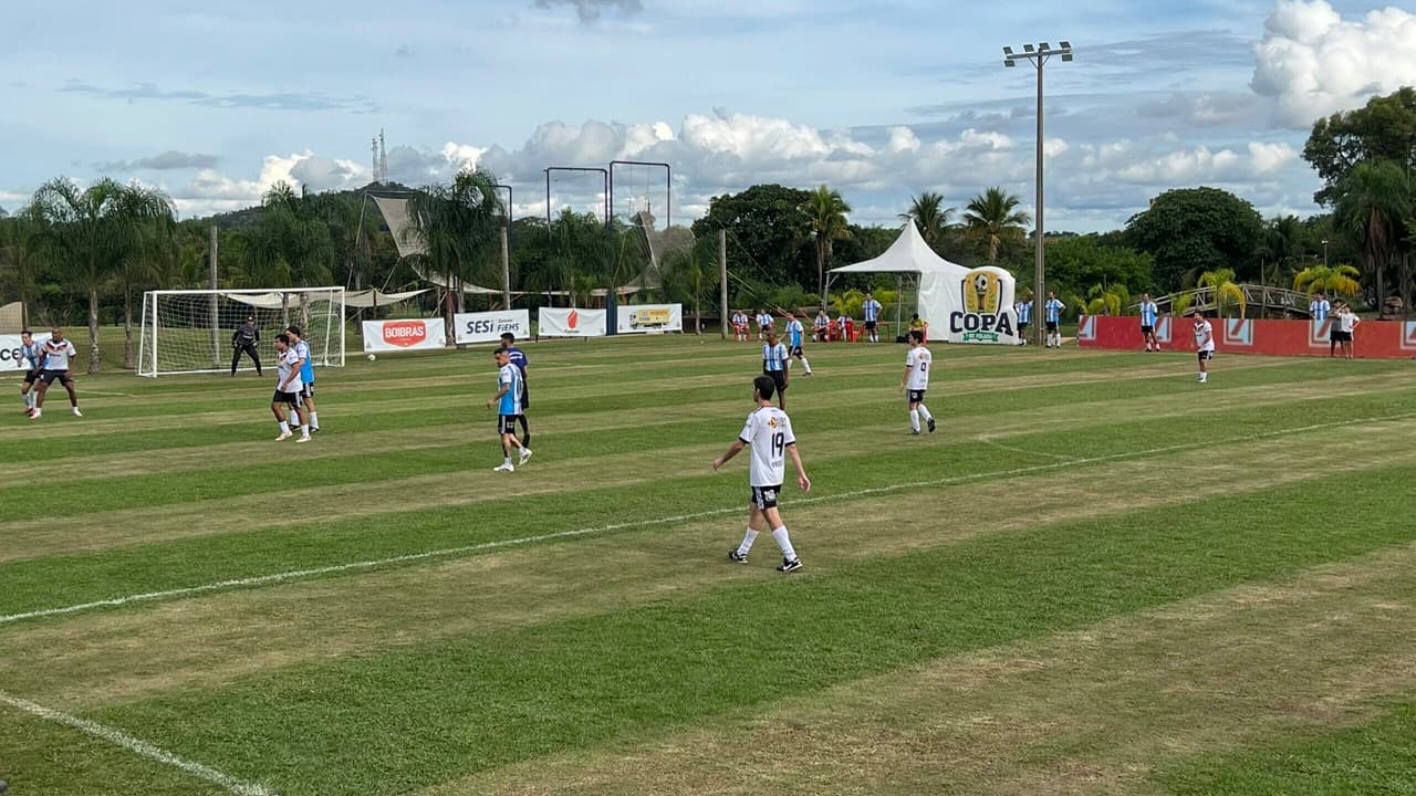 Copa de Pelada emociona com lendas do futebol e cobertura ao vivo no Lance!TV — Futebol