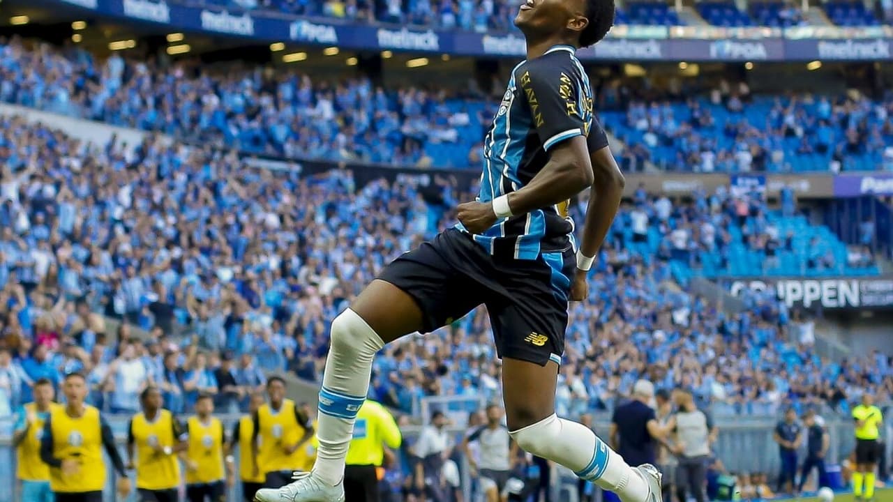 Grêmio triunfa sobre o Coritiba com gol solitário de Gabriel Mec e alívio no Brasileirão — Futebol