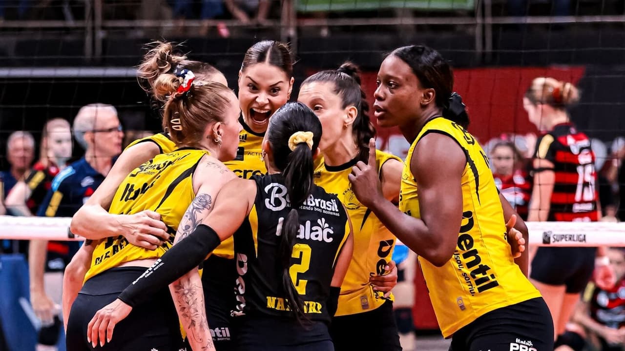 Praia Clube surpreende e garante vaga na final da Superliga Feminina
