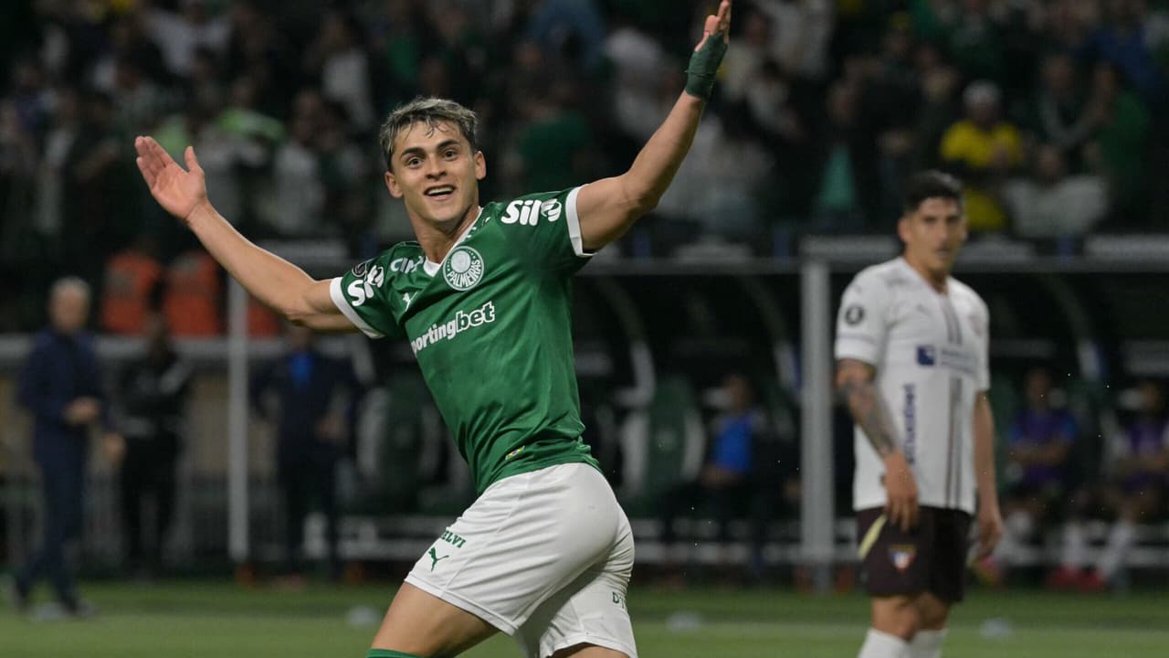 Palmeiras fecha mês invicto e vê dois novos protagonistas ganharem espaço