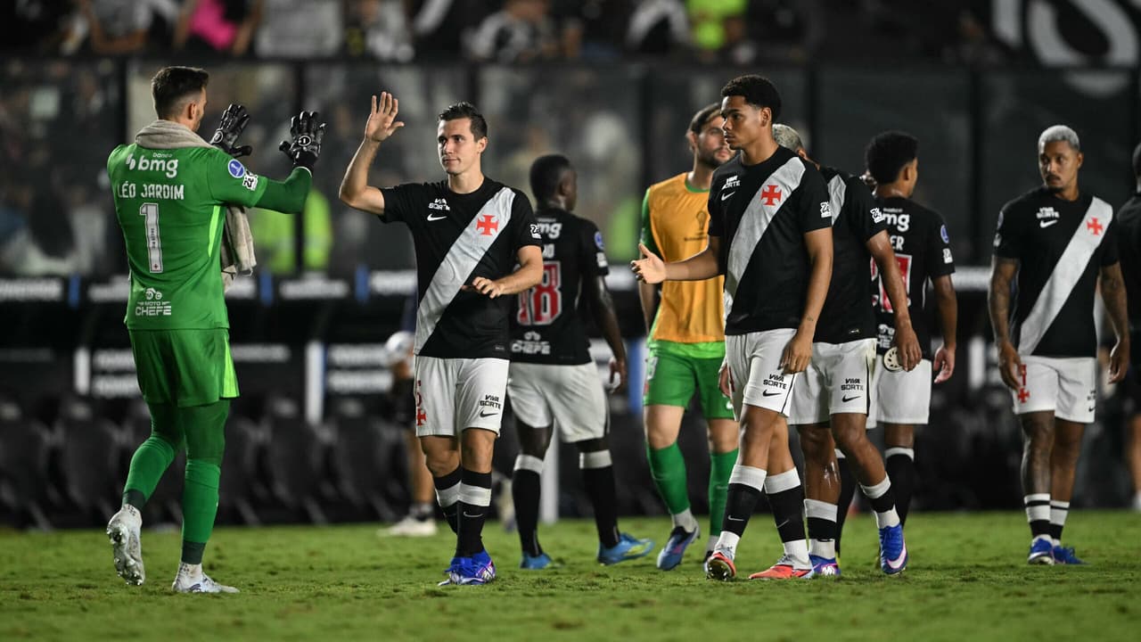 Alexandre Mendes celebra vitória do Vasco na Sul-Americana e guarda segredos para o Fla-Vasco — Futebol