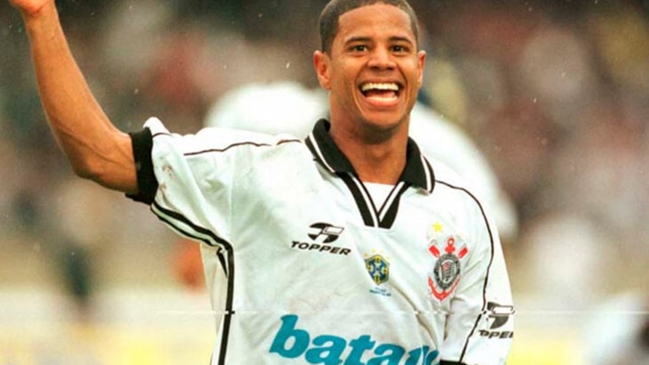 Corinthians impõe classe e atropela o Grêmio por 3 a 0 no Olímpico em 1999 — Futebol