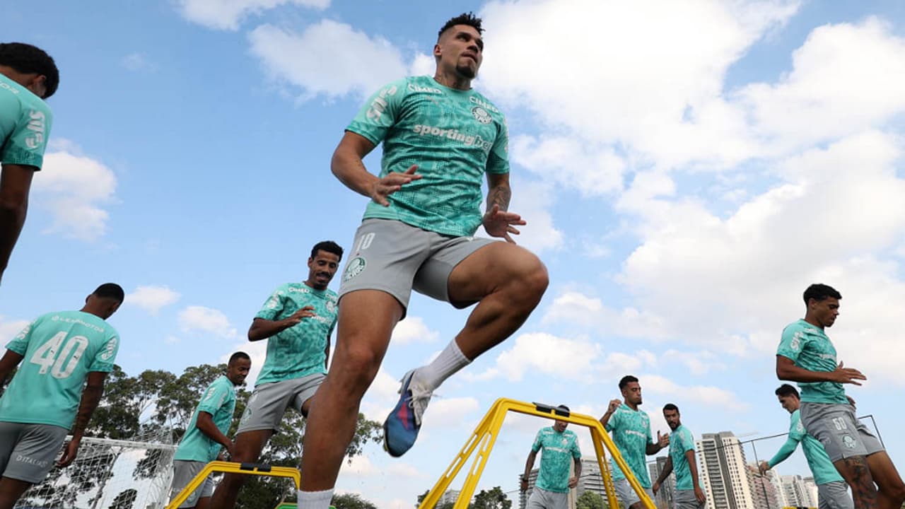 Palmeiras Ajusta Escalação para Clássico e Inclui Paulinho como Reforço Estratégico
