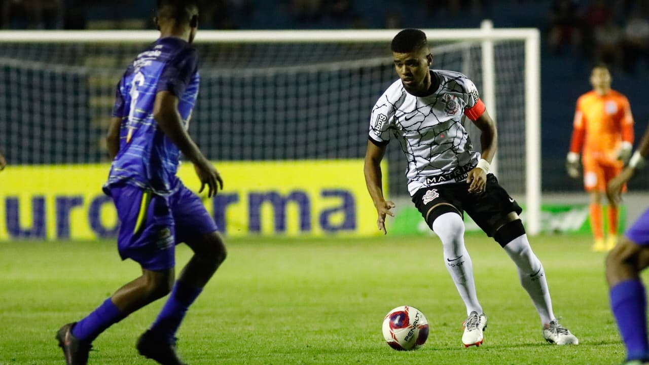 Corinthians terá que pagar milhões a ex-lateral aposentado aos 23 anos