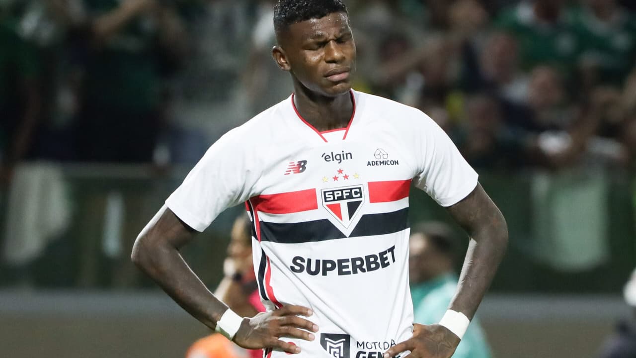 Arboleda desembarca no Brasil e negocia futuro incerto no São Paulo — Futebol
