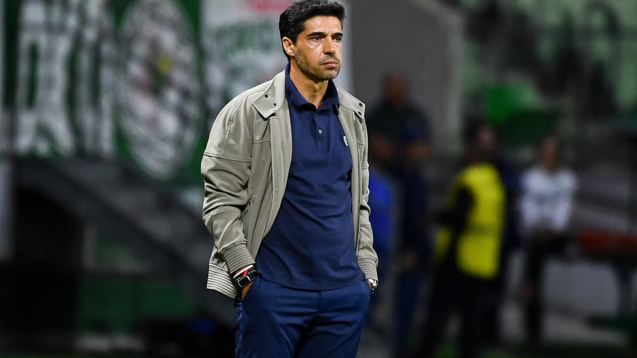 Conmebol abre investigação contra Abel Ferreira por gesto a Flaco em gol do Palmeiras