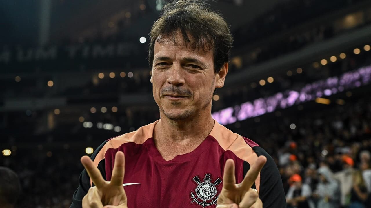 Fernando Diniz supera Abel Ferreira e bate recorde histórico na Libertadores