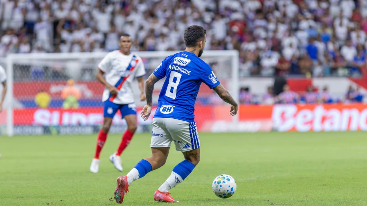 Kaique Kenji brilha em vitória do Cruzeiro, mas preocupação com Matheus Henrique ofusca festa na Fonte Nova
