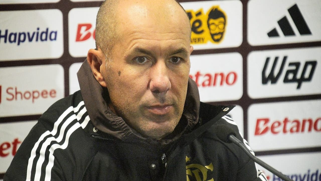 Torcida do Flamengo explode contra Leonardo Jardim após eliminação humilhante na Copa do Brasil — Futebol