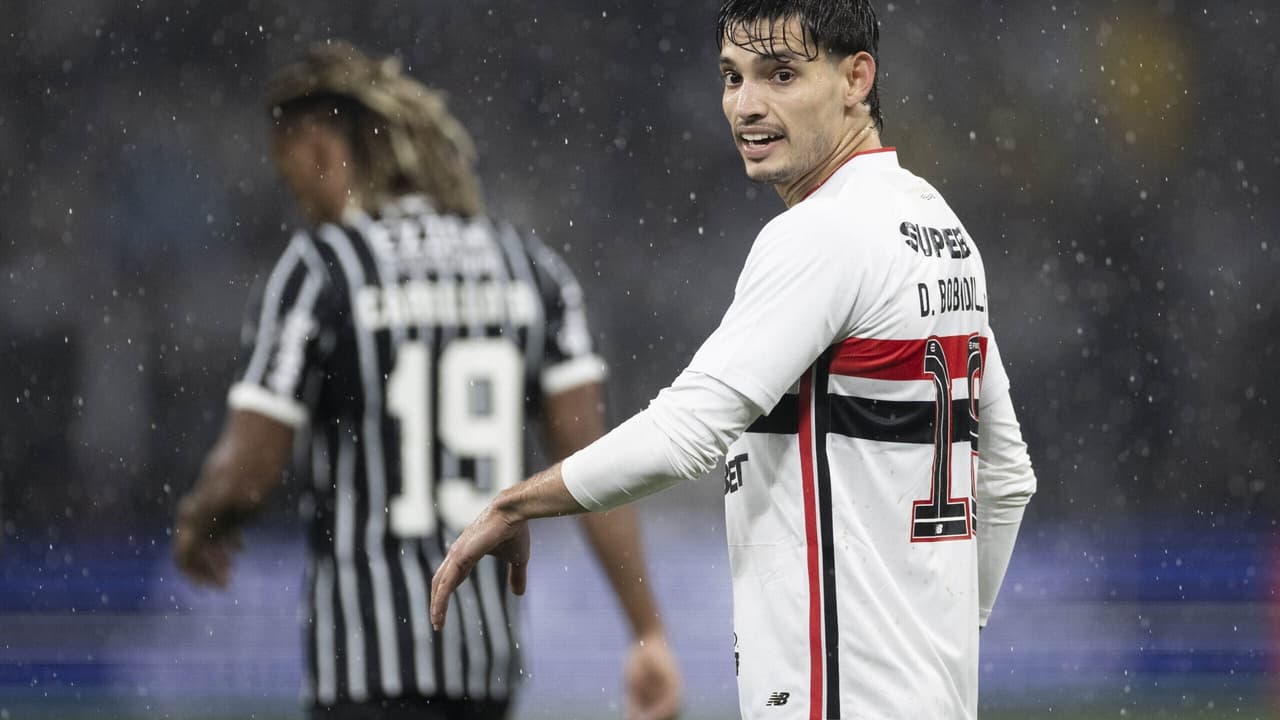 Gesto ousado de Bobadilla no clássico agita debate: merecia vermelha? — Futebol