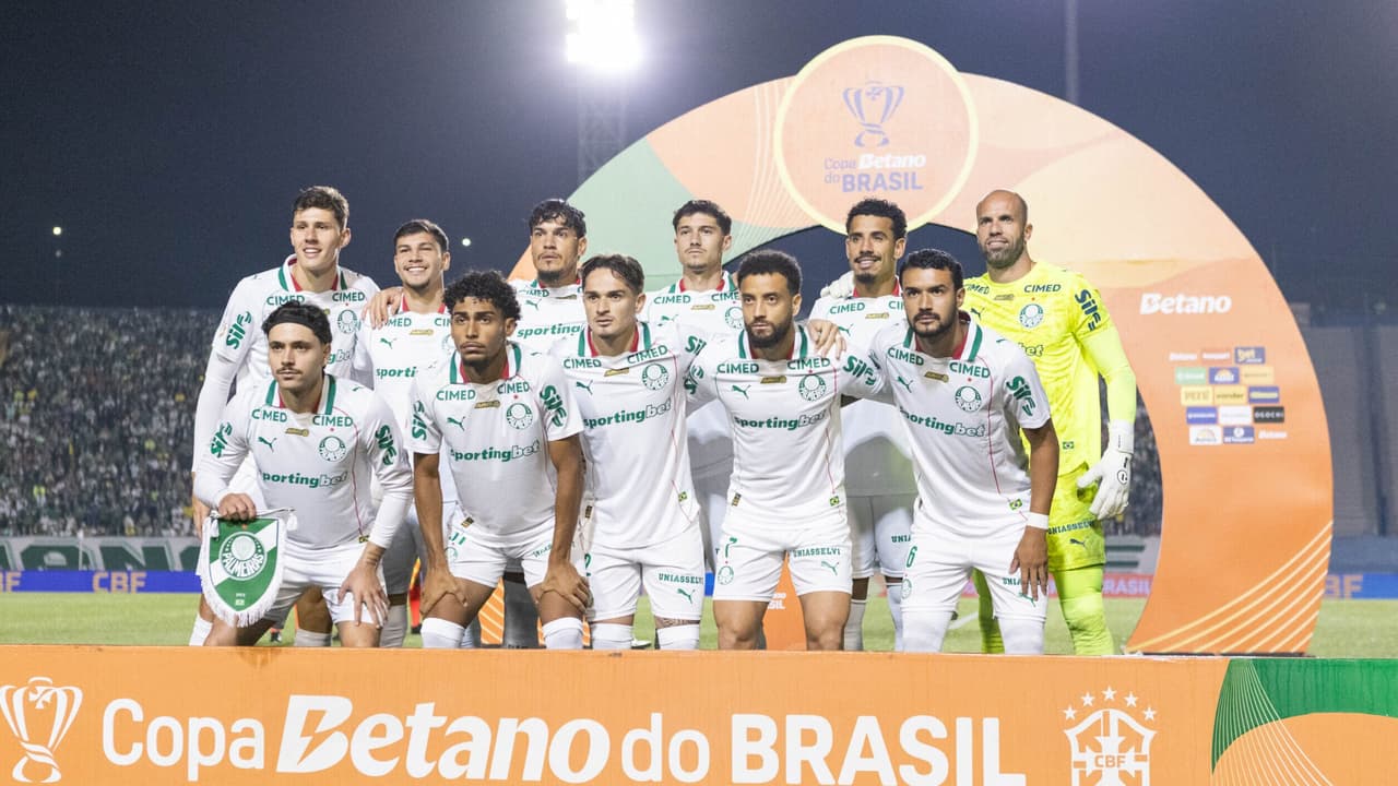 Torcida do Palmeiras rasga elogios a jogador criticado: 'Iludindo'