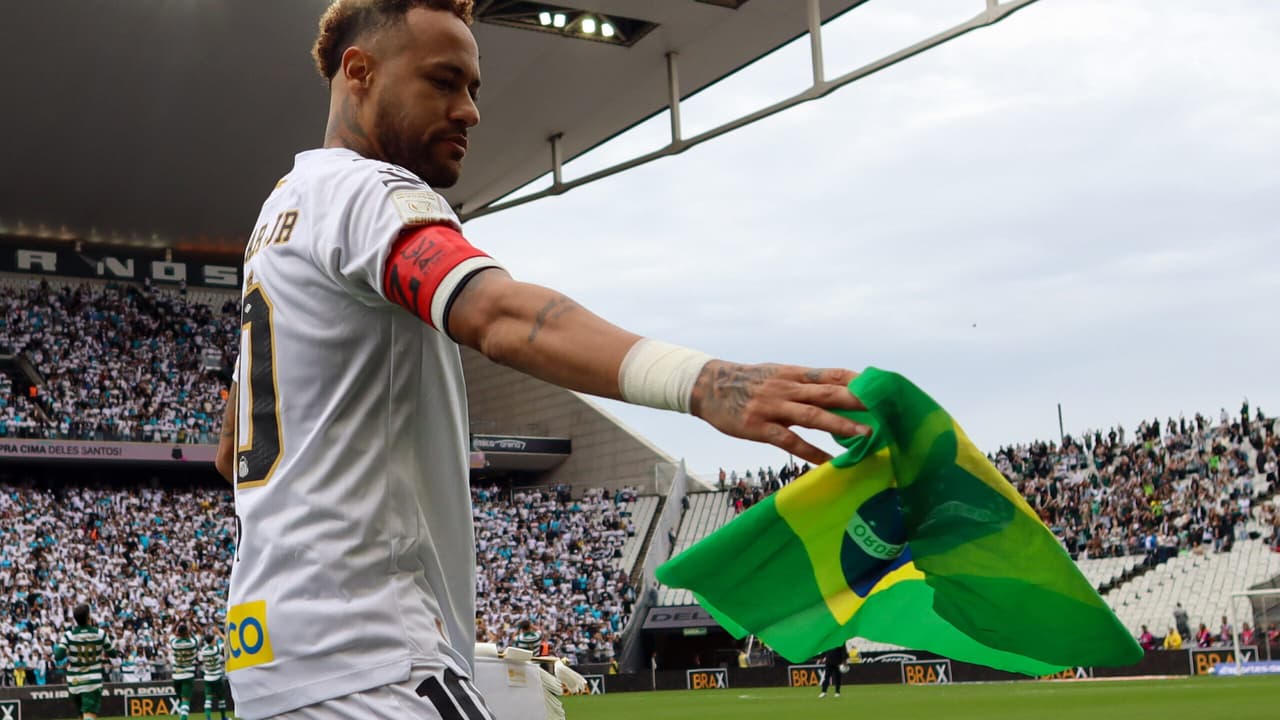 Neymar vê amarelo após confusão com árbitros e Santos perde para o Coritiba em jogo marcado por tensão — Futebol
