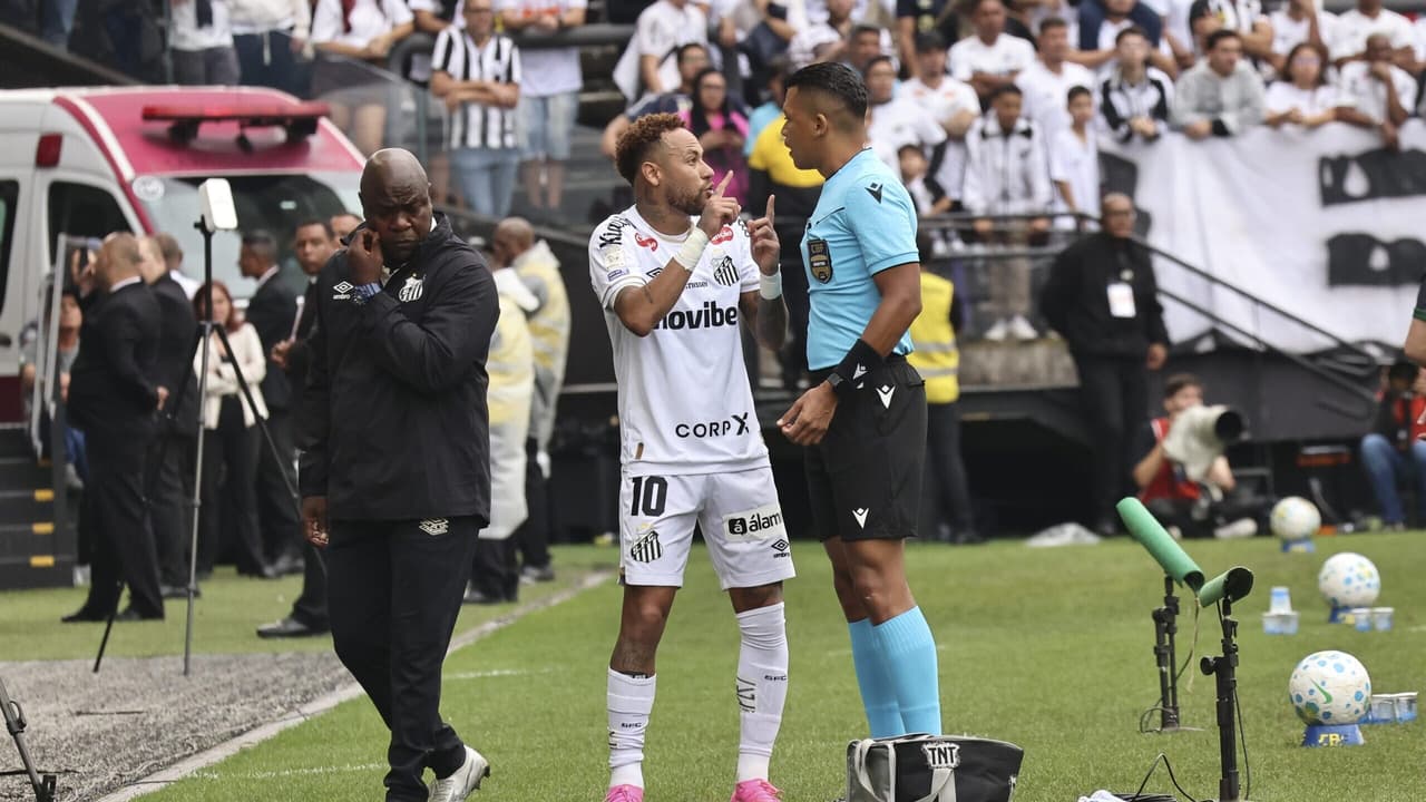 Coritiba domina o Santos e vence por 3 a 0 em jogo marcado por polêmicas com Neymar — Futebol