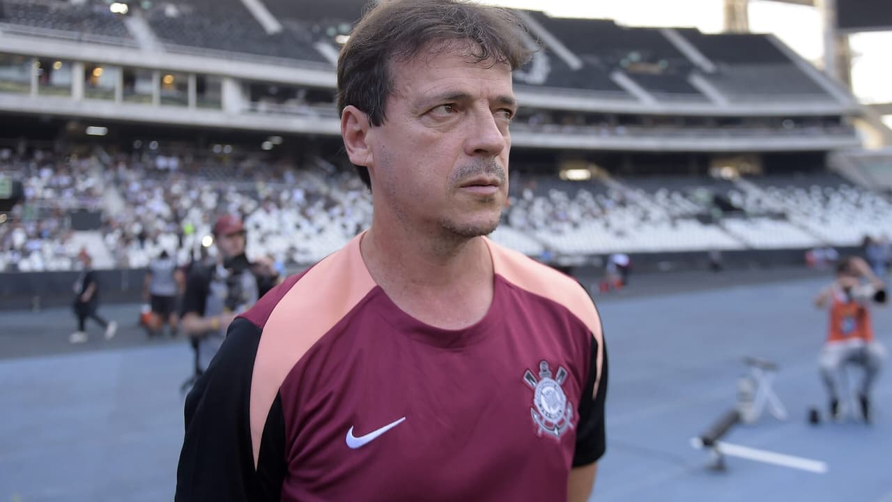 Corinthians Luta pela Permanência de Yuri Alberto: Diniz Destaca Importância do Atacante