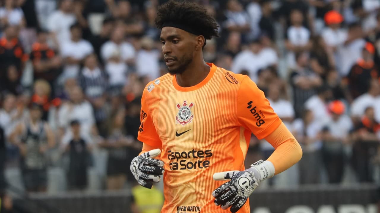 Hugo Souza reage à exclusão da Seleção e mantém apoio ao Brasil na Copa — Futebol