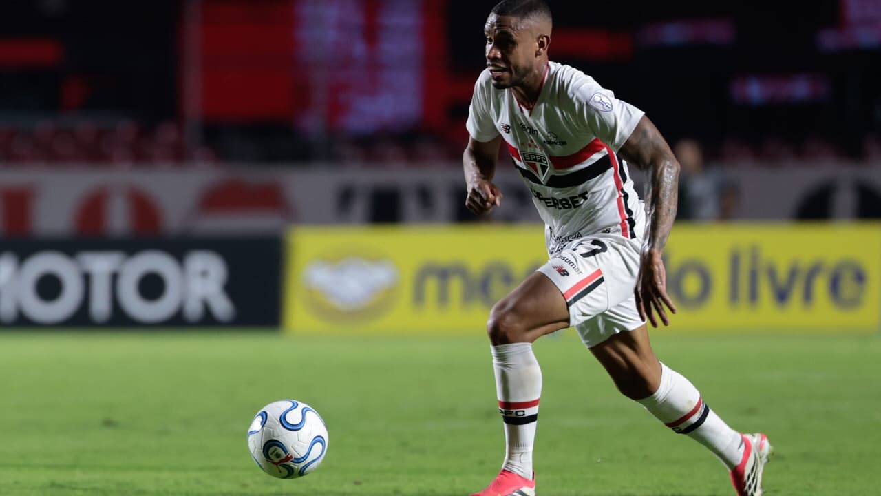 André Silva destaca versatilidade e retoma confiança após lesão no São Paulo — Futebol