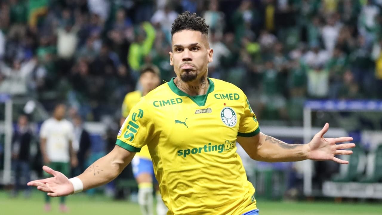 Palmeiras Renova Esperança com Vitória sobre Chapecoense: Gol de Paulinho e Superação nas Decisões Arbitrais