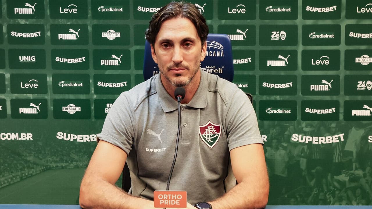 Zubeldía enfrenta vaias da torcida do Flu e rebate: 'Pagam pelo ingresso' — Futebol