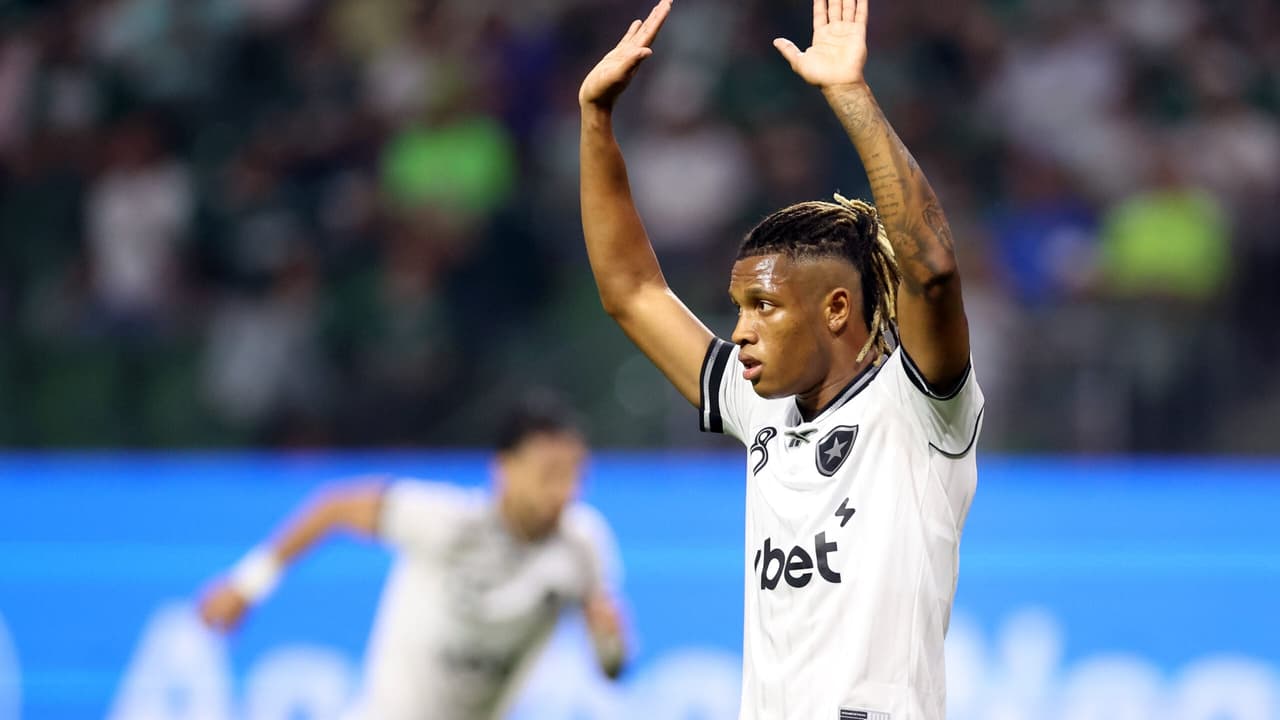 Danilo se afasta do Botafogo e só deve voltar caso não seja negociado após a Copa — Futebol