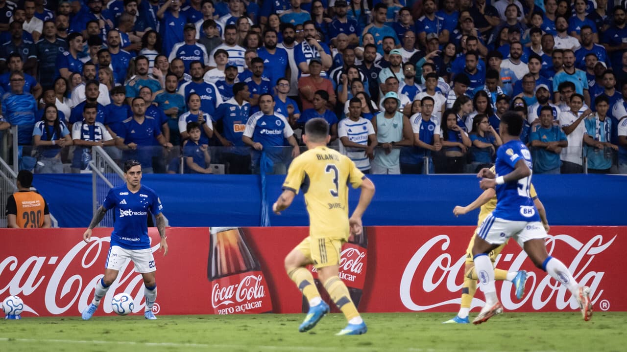 Fagner se prepara para o desafio na Bombonera e destaca a luta por classificação na Libertadores