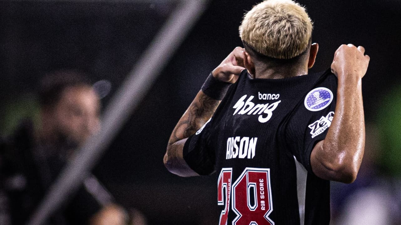 Após lesões, Adson volta a brilhar e entra na briga por vaga no time titular do Vasco