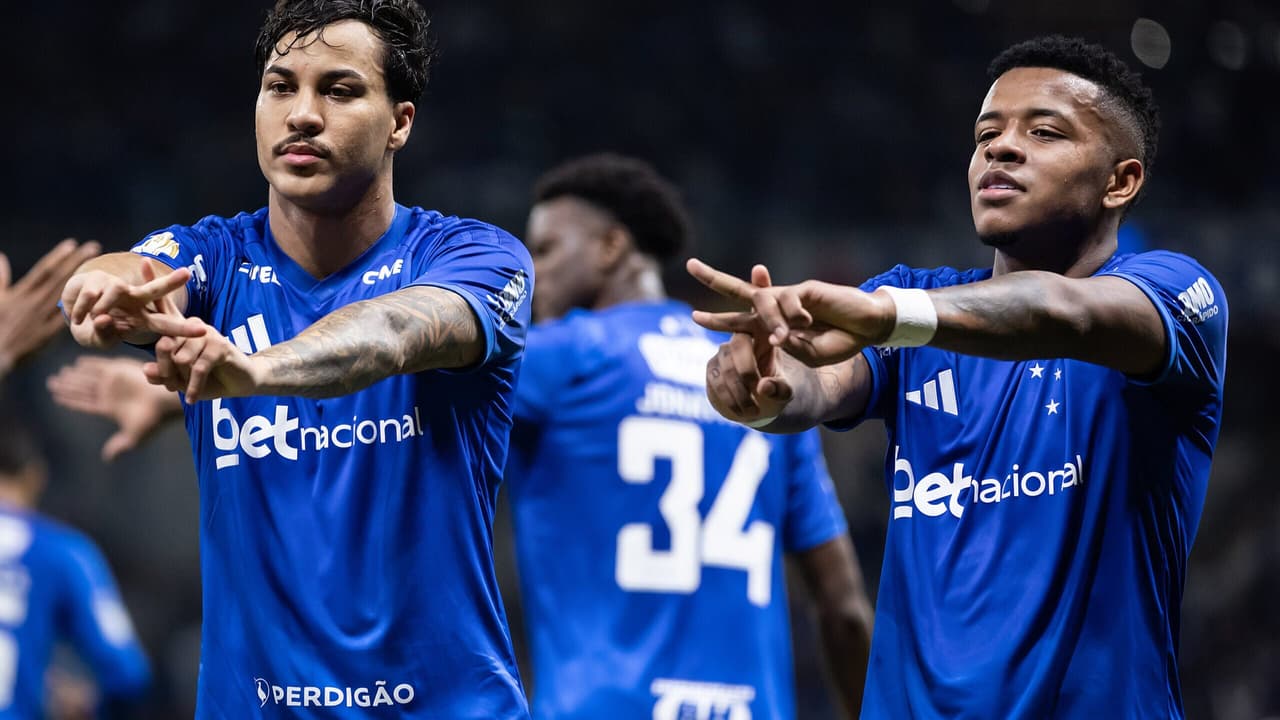 Cruzeiro resiste aos milagres de Tadeu, bate Goiás e carimba vaga nas oitavas da Copa do Brasil — Futebol