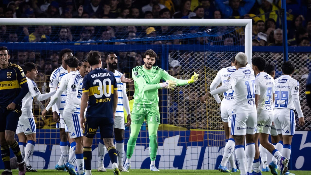 Otávio ressalta tranquilidade e defesas decisivas no empate do Cruzeiro na Bombonera — Futebol