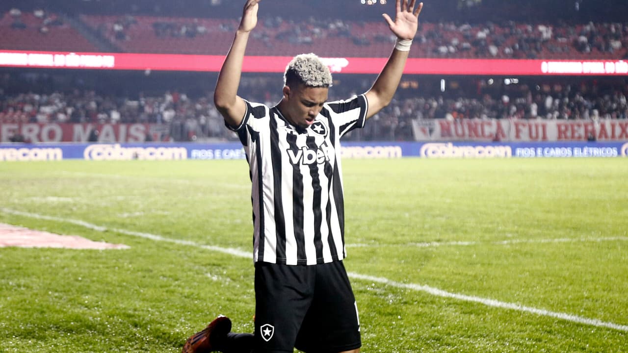 Jordan Barrera aproveita chances no Botafogo e recebe elogios de Franclim Carvalho — Futebol
