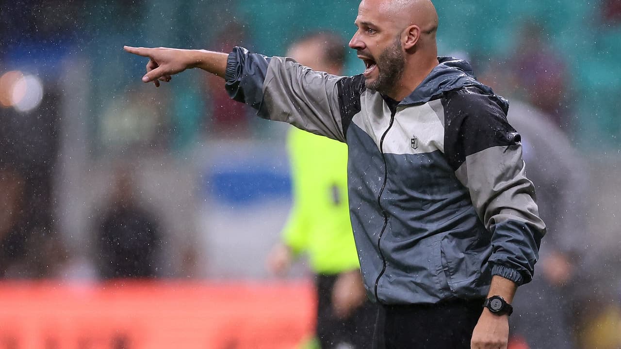Franclim Carvalho questiona arbitragem e gramado após derrota do Botafogo para o Bahia — Futebol