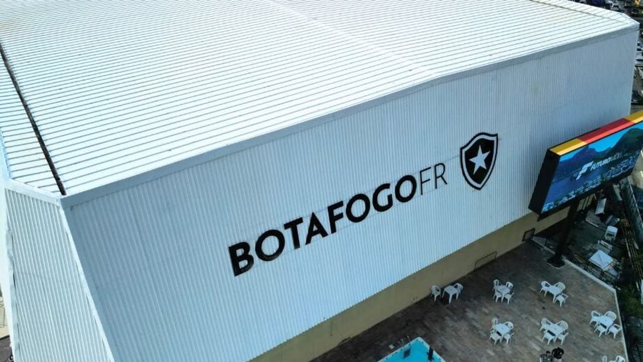 Botafogo respira aliviado: Justiça libera empréstimo para saldar folha de maio — Futebol