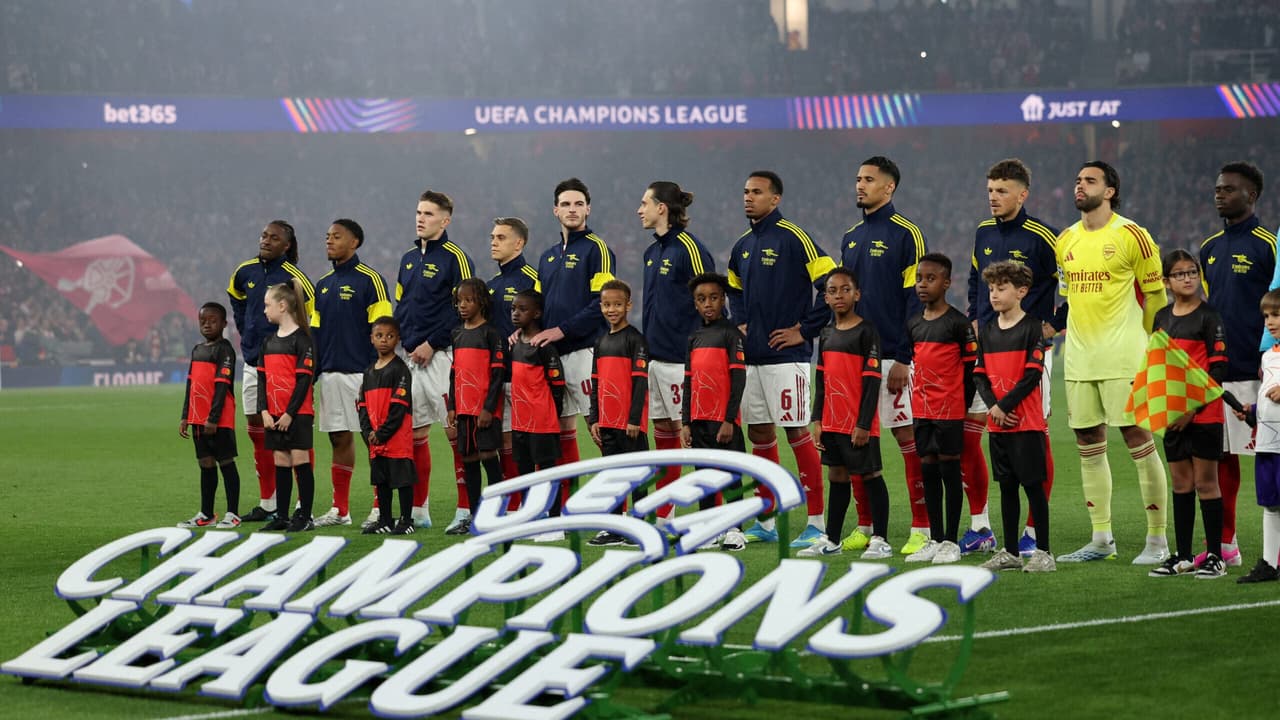 Camisas da Champions vão a leilão, e brasileiro é destaque
