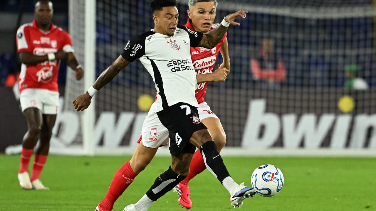 Cena de Lingard com torcedores em Santa Fe x Corinthians viraliza: 'Maneiro'