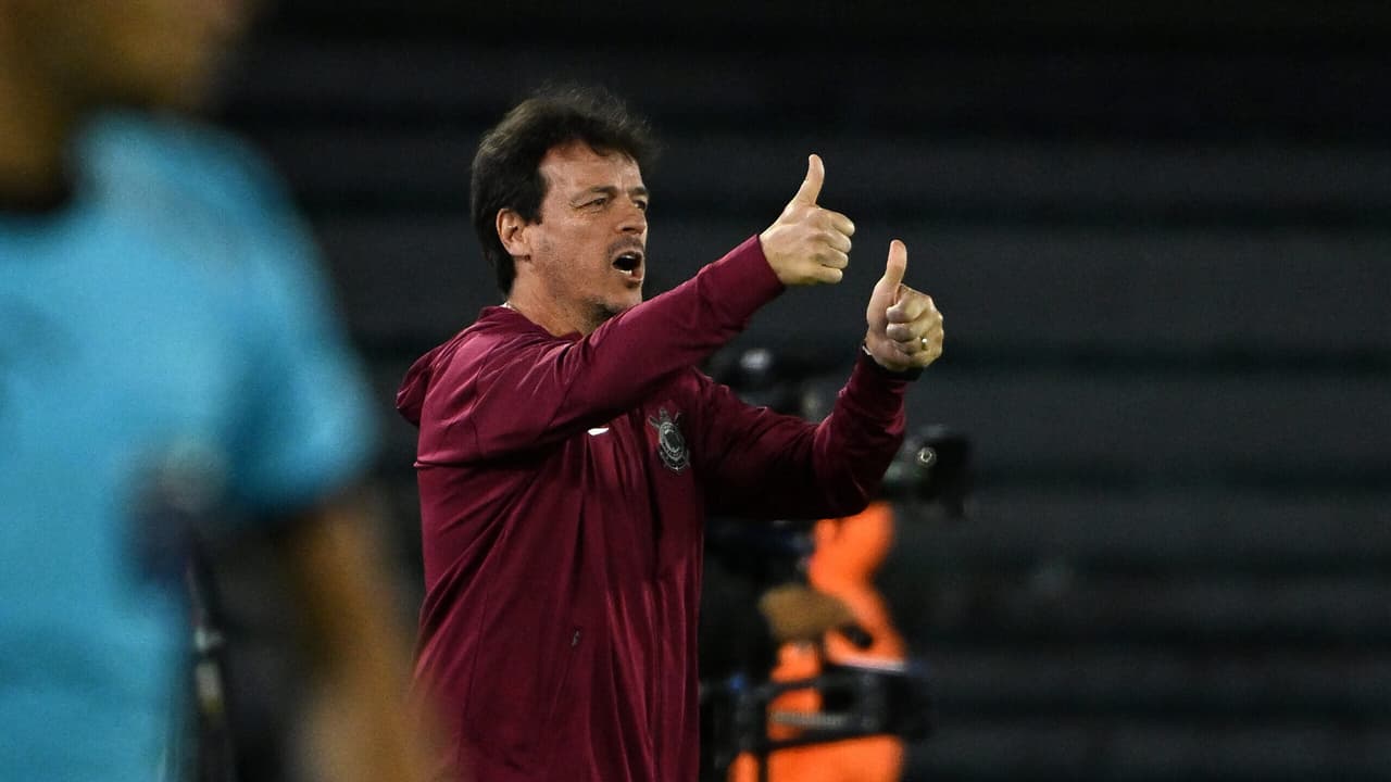 Diniz exalta resistência em jogos na altitude e ressalta invencibilidade da equipe na Libertadores