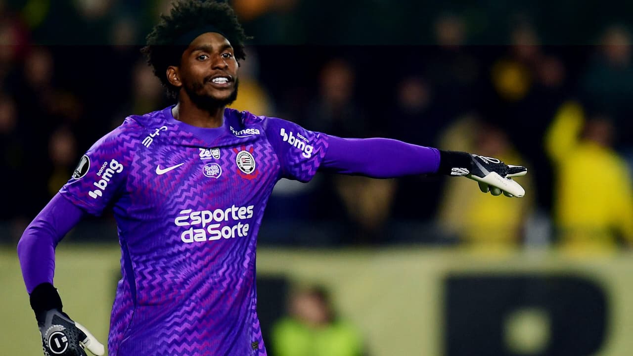 Hugo Souza expõe frustração por corte na Copa e renova compromisso com o Corinthians — Futebol
