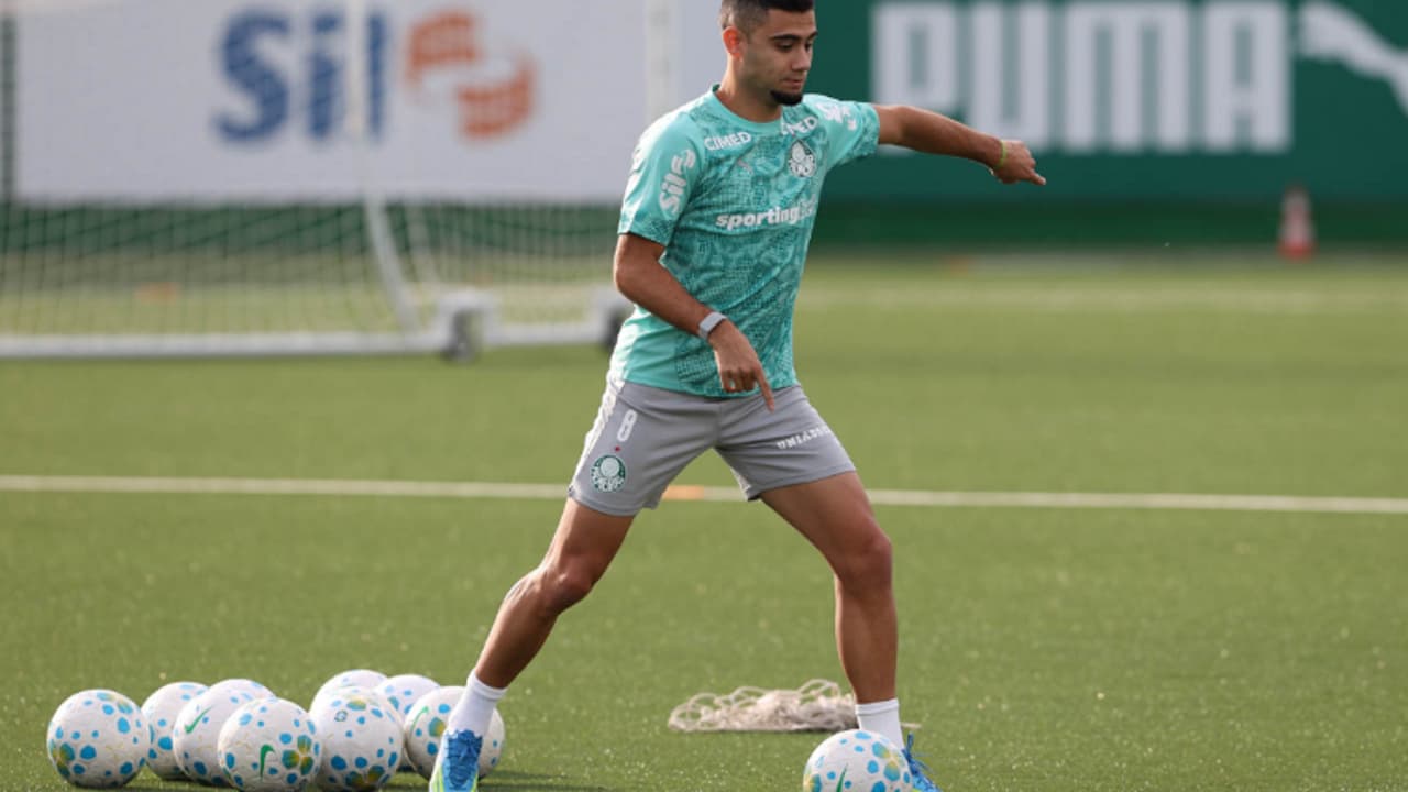 Palmeiras conta com retorno de trio, mas pode ter baixa na zaga; veja provável escalação