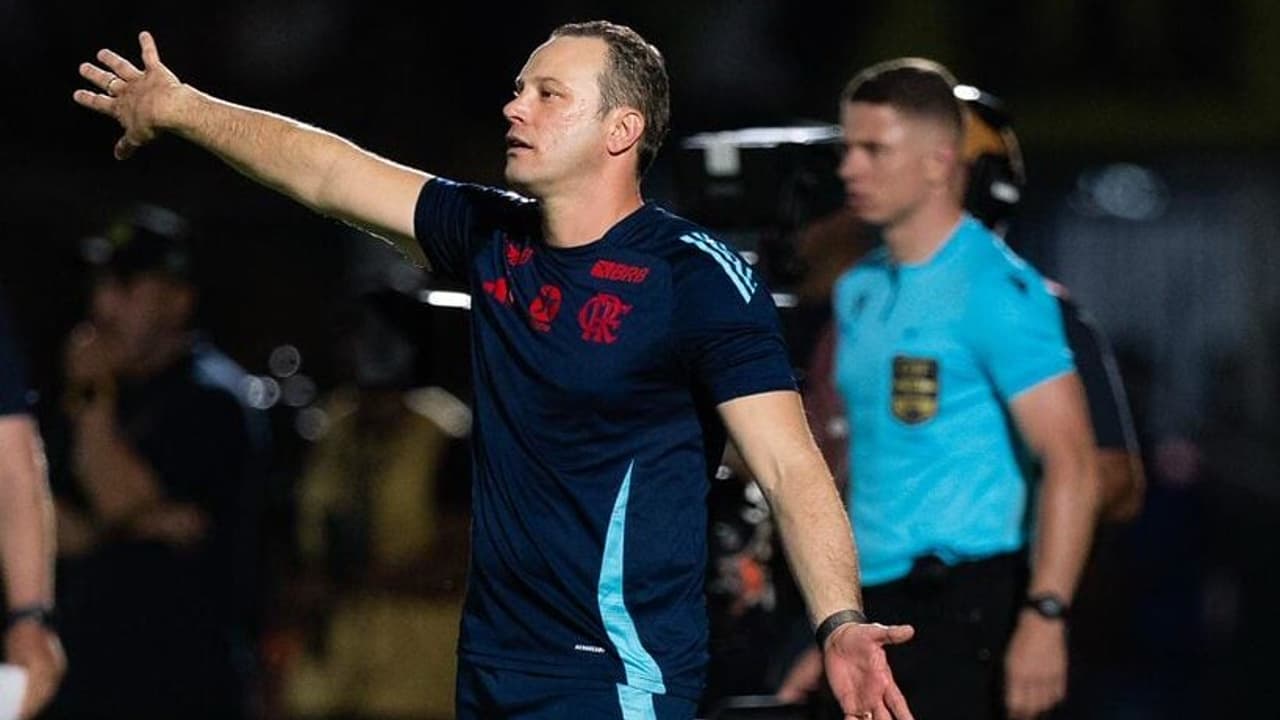 Flamengo anuncia saída de Bruno Pivetti do comando da base sub-20 — Futebol