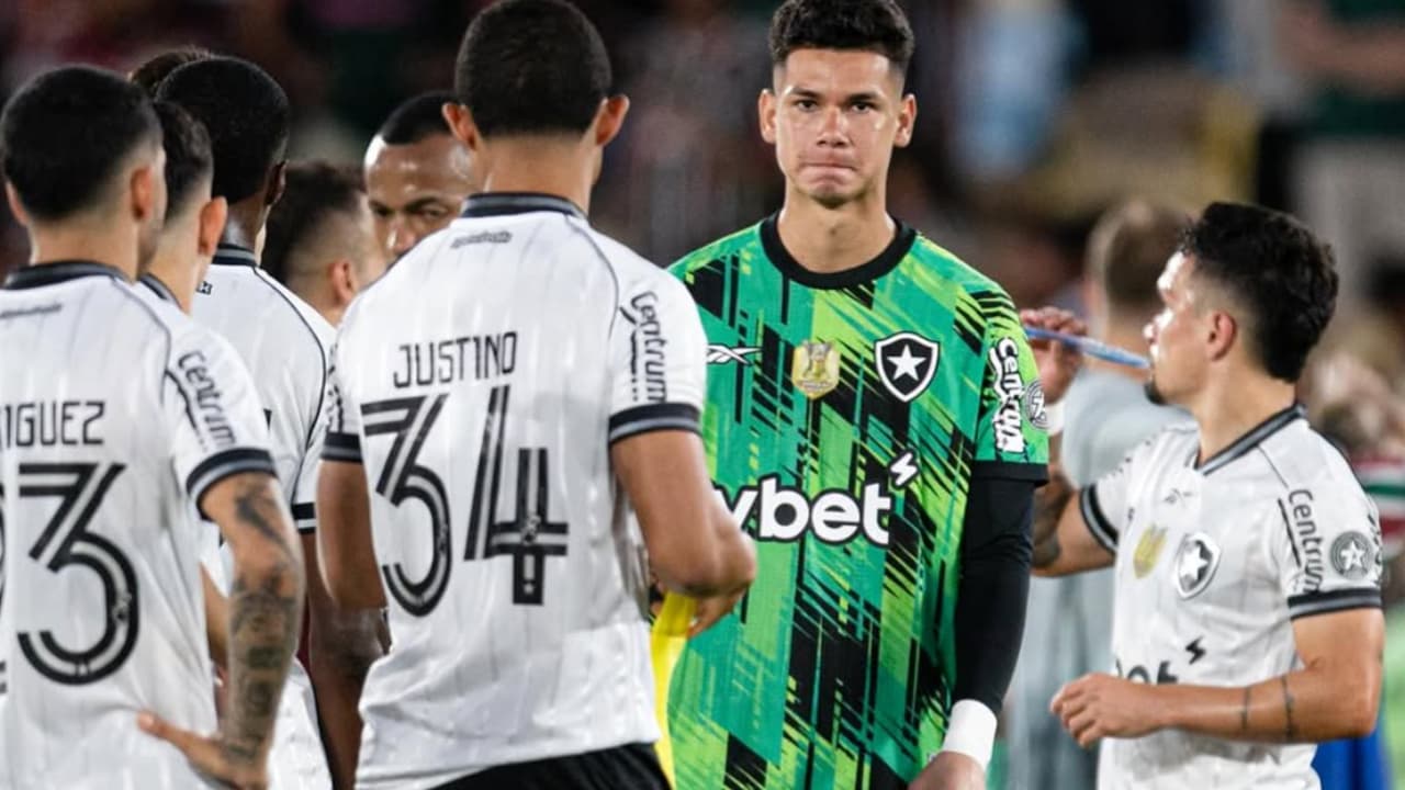 Goleiro de 20 anos do Botafogo é convocado pelo Equador para último teste antes da Copa — Futebol