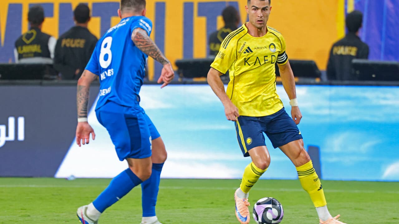 Bento comete falha bizarra, e Al-Nassr empata com Al-Hilal na Liga Saudita