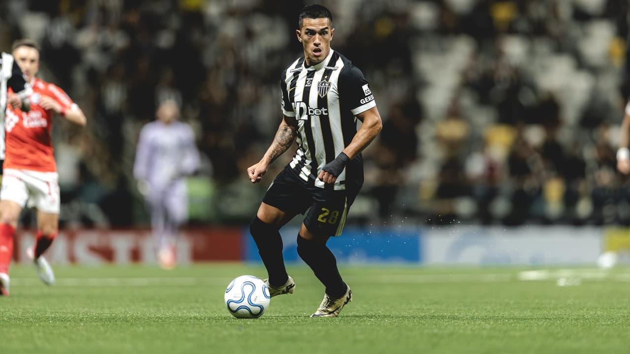 Cuello revela adaptação à nova posição no Atlético e comenta críticas sobre individualismo — Futebol