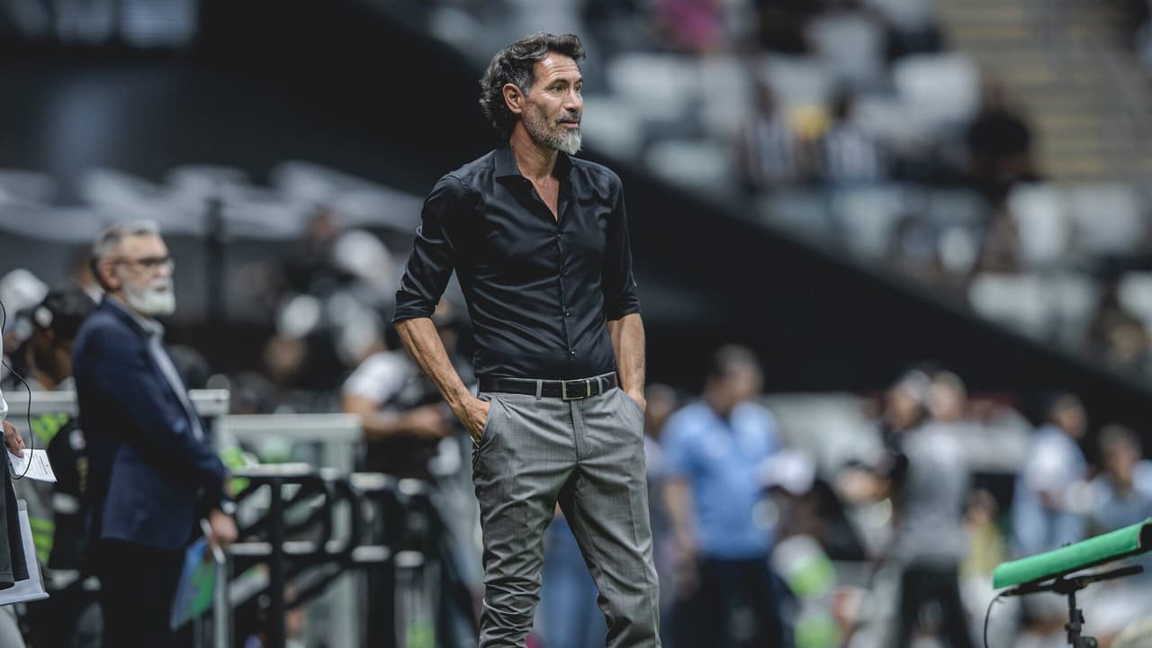 Domínguez elogia futebol do Galo, mas critica erros fatais no fim contra Botafogo — Futebol