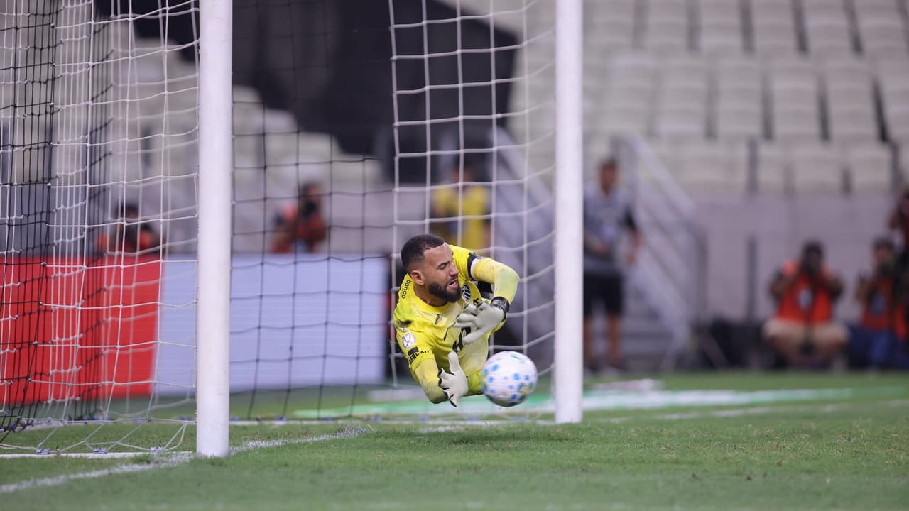 Éverson faz história no Atlético-MG: quebra recorde de Victor em defesas de pênalti — Futebol