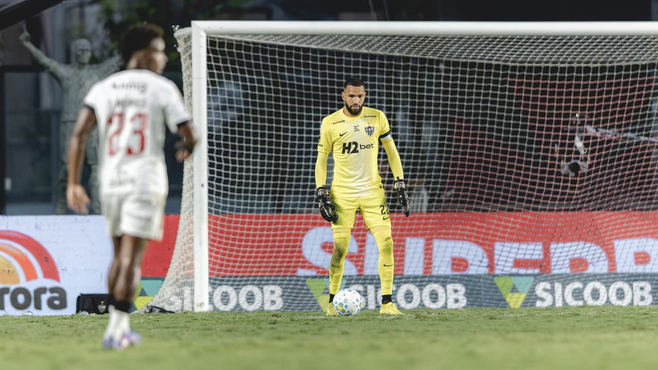 Éverson celebra vitória do Atlético no São Januário e reforça confiança antes da pausa para a Copa — Futebol