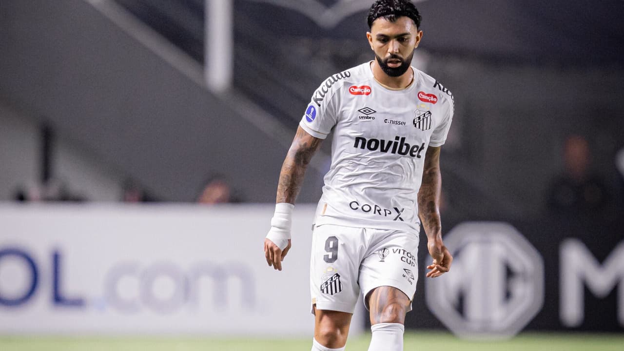 Neymar abraça Robinho Jr. após gol, mas crise interna no Santos se aprofunda com acusação de agressão — image 1