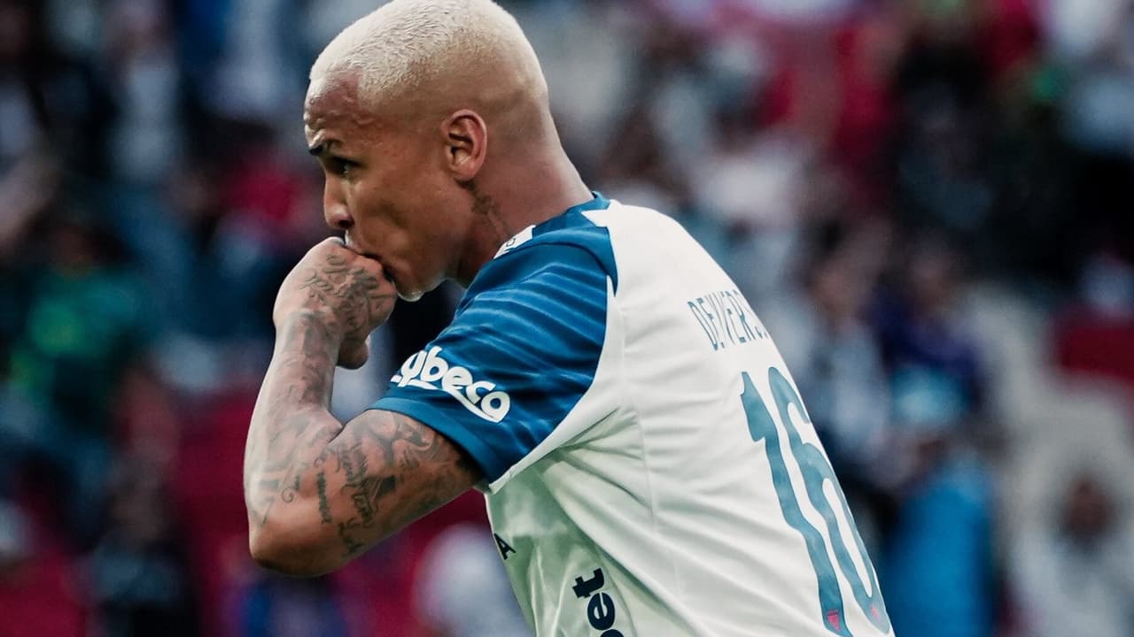 Atuação de Deyverson em LDU x Guayaquil repercute com estrangeiros: 'Seria mais'