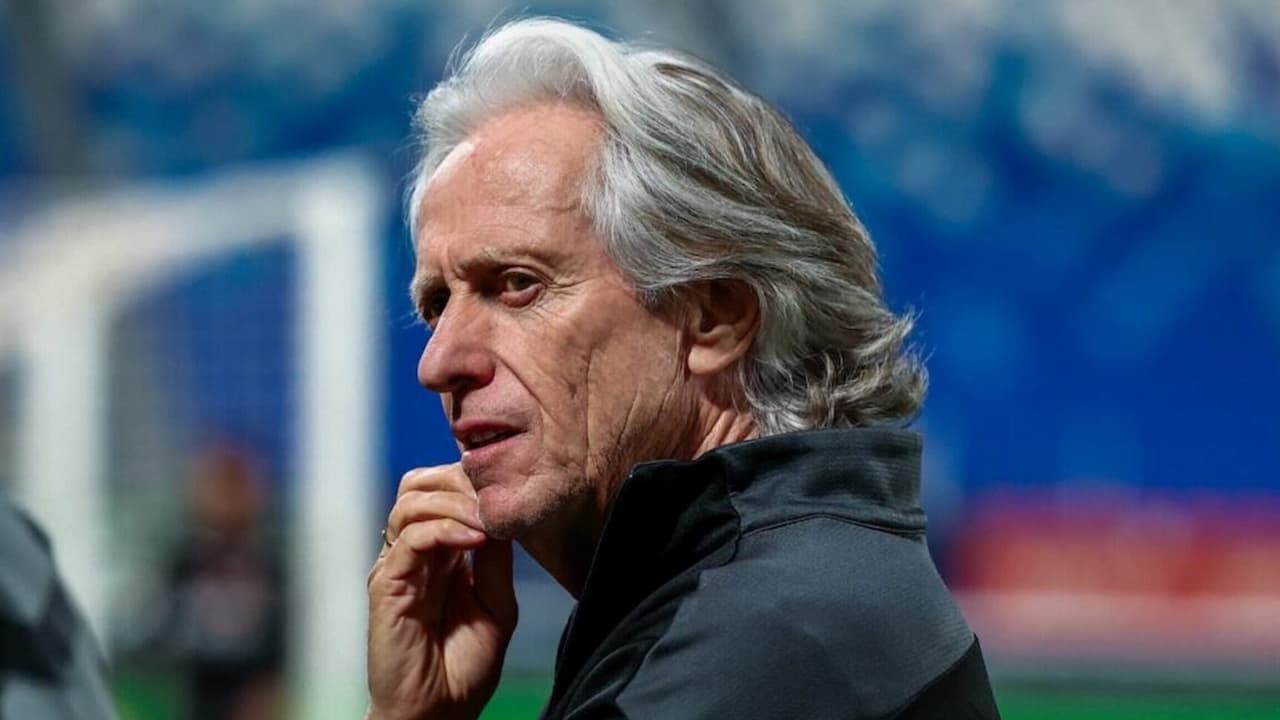 Jorge Jesus viraliza após comemorar gol do Flamengo na vitória sobre o Coritiba