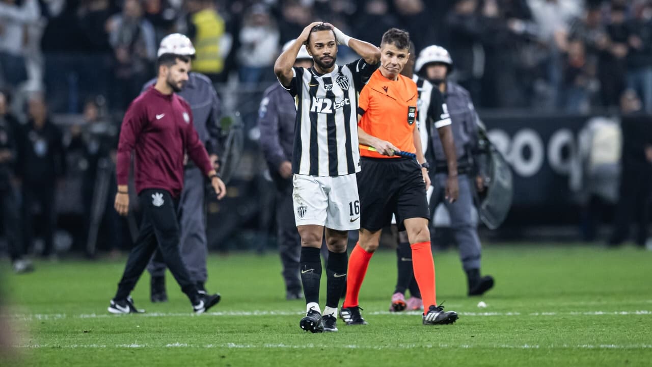 Atlético-MG joga com organização, mas recuo excessivo no segundo tempo custa a derrota para o Corinthians — Futebol
