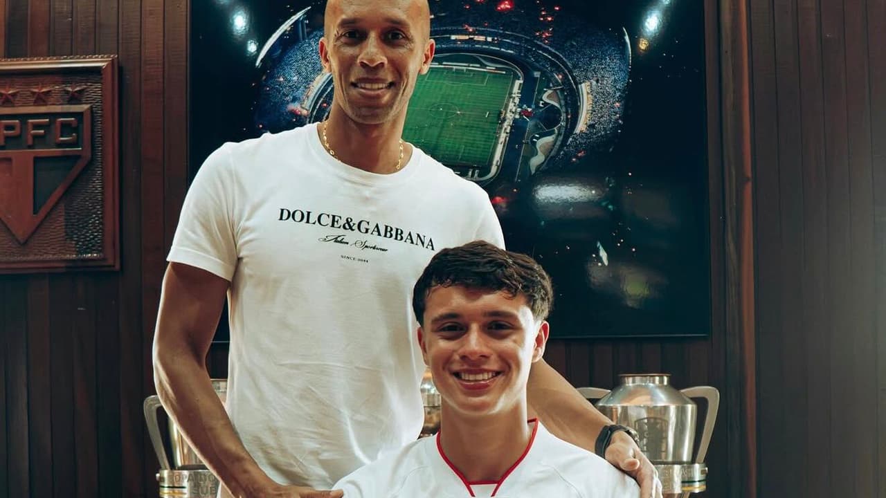 Herdeiro de Miranda brilha na base: filho assina contrato pro no São Paulo com multa de R$ 583 milhões — Futebol